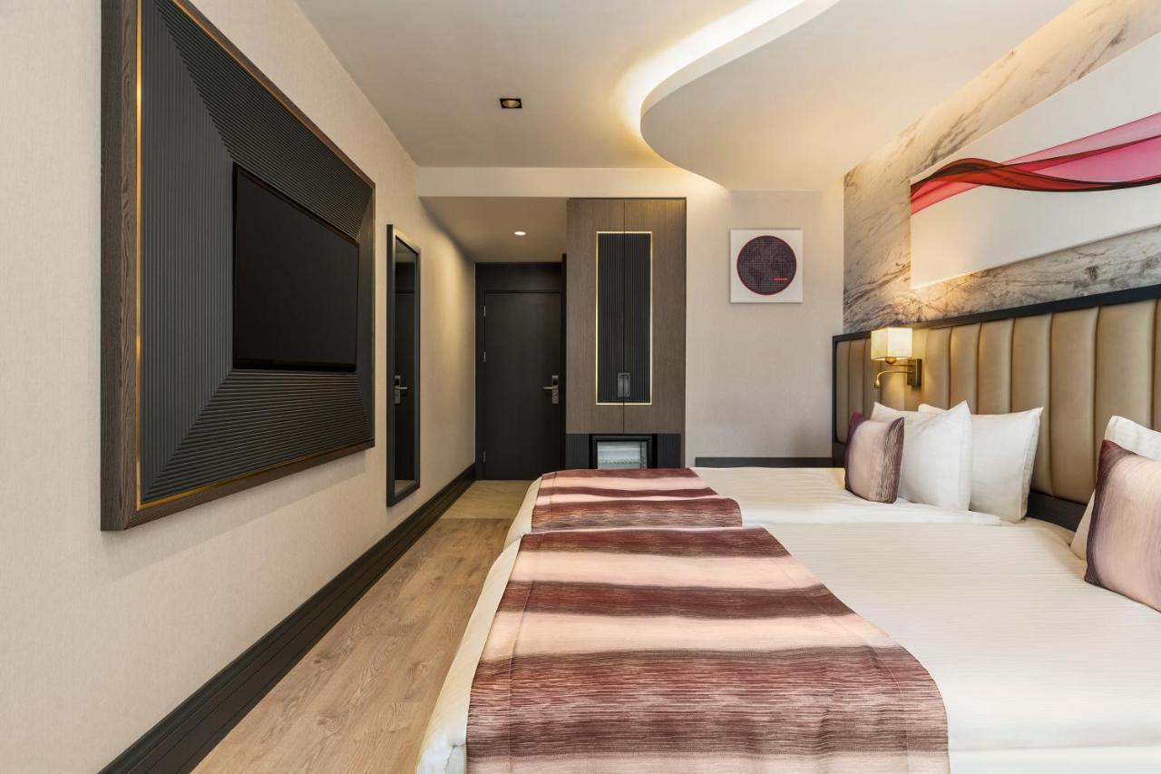 Отель Ramada By Wyndham Istanbul Umraniye Экстерьер фото