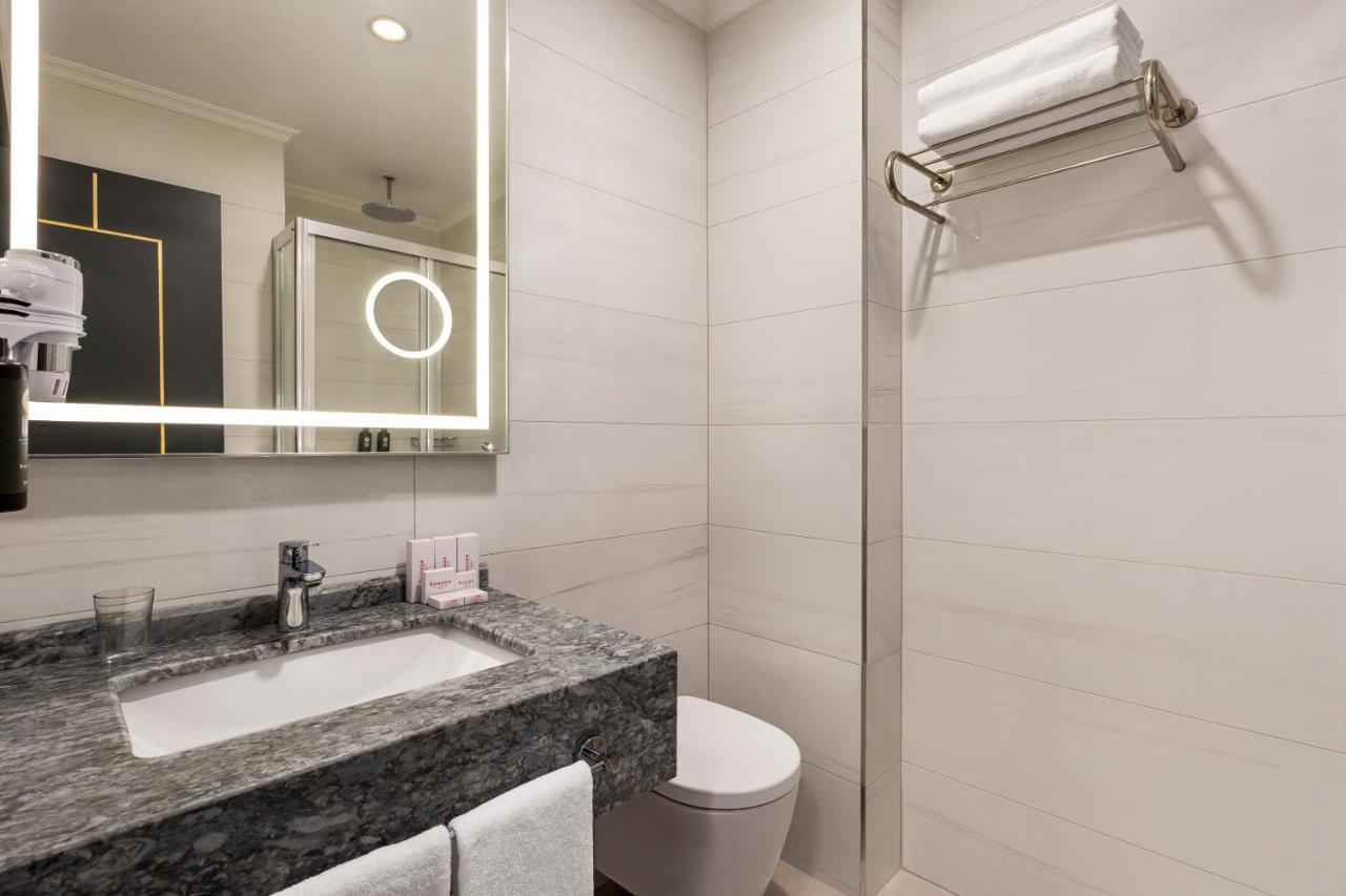 Отель Ramada By Wyndham Istanbul Umraniye Экстерьер фото