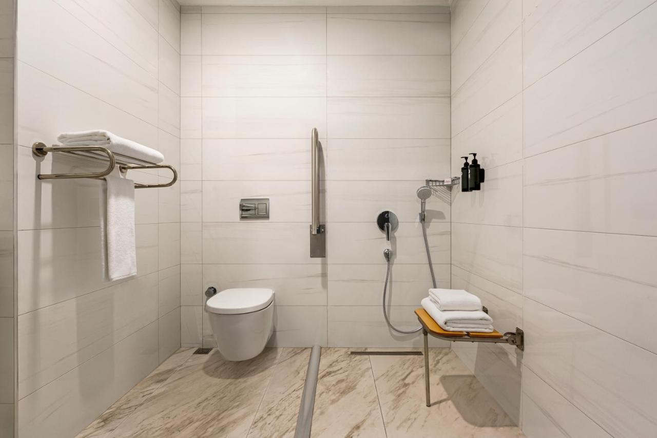 Отель Ramada By Wyndham Istanbul Umraniye Экстерьер фото