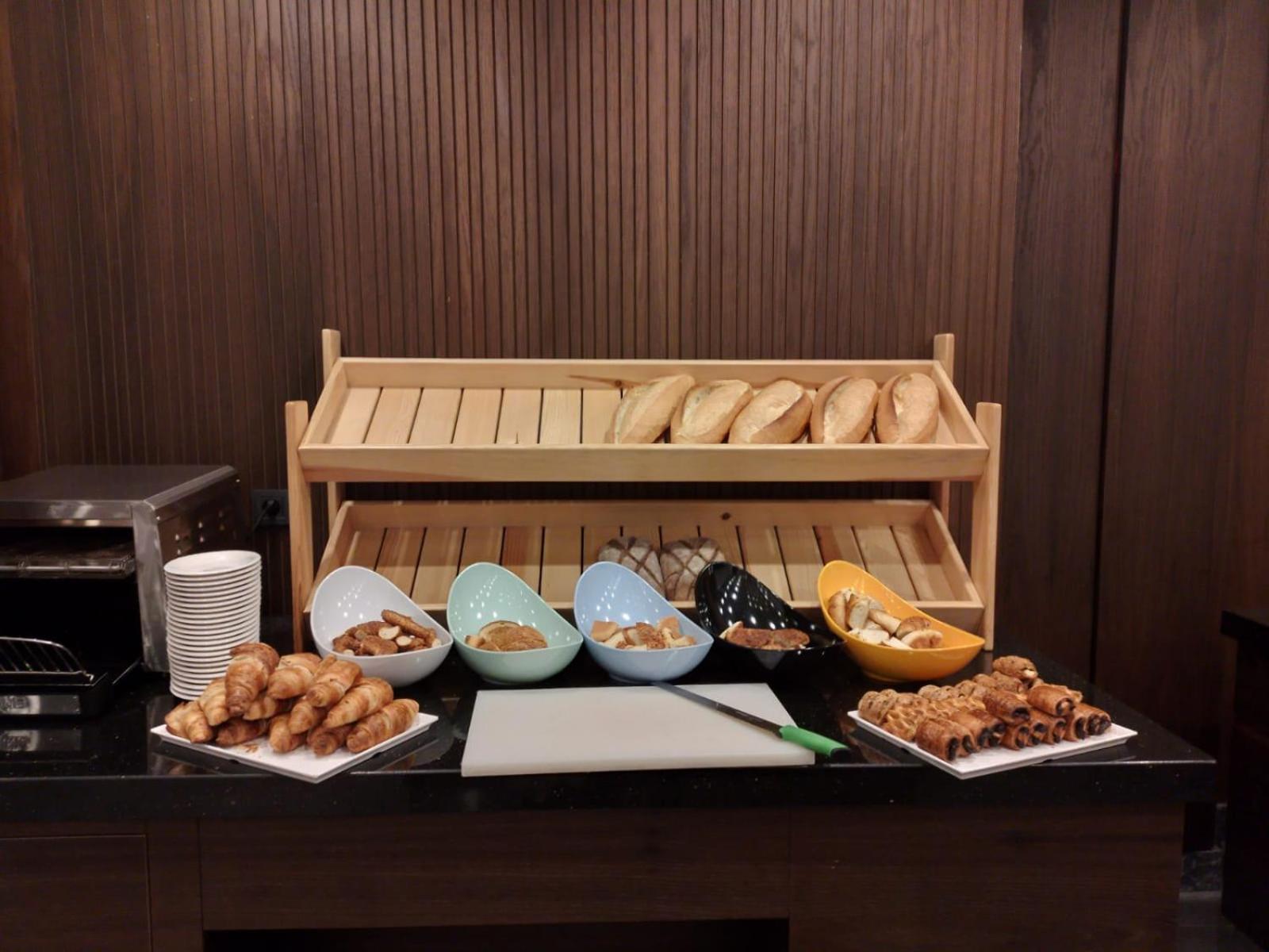 Отель Ramada By Wyndham Istanbul Umraniye Экстерьер фото