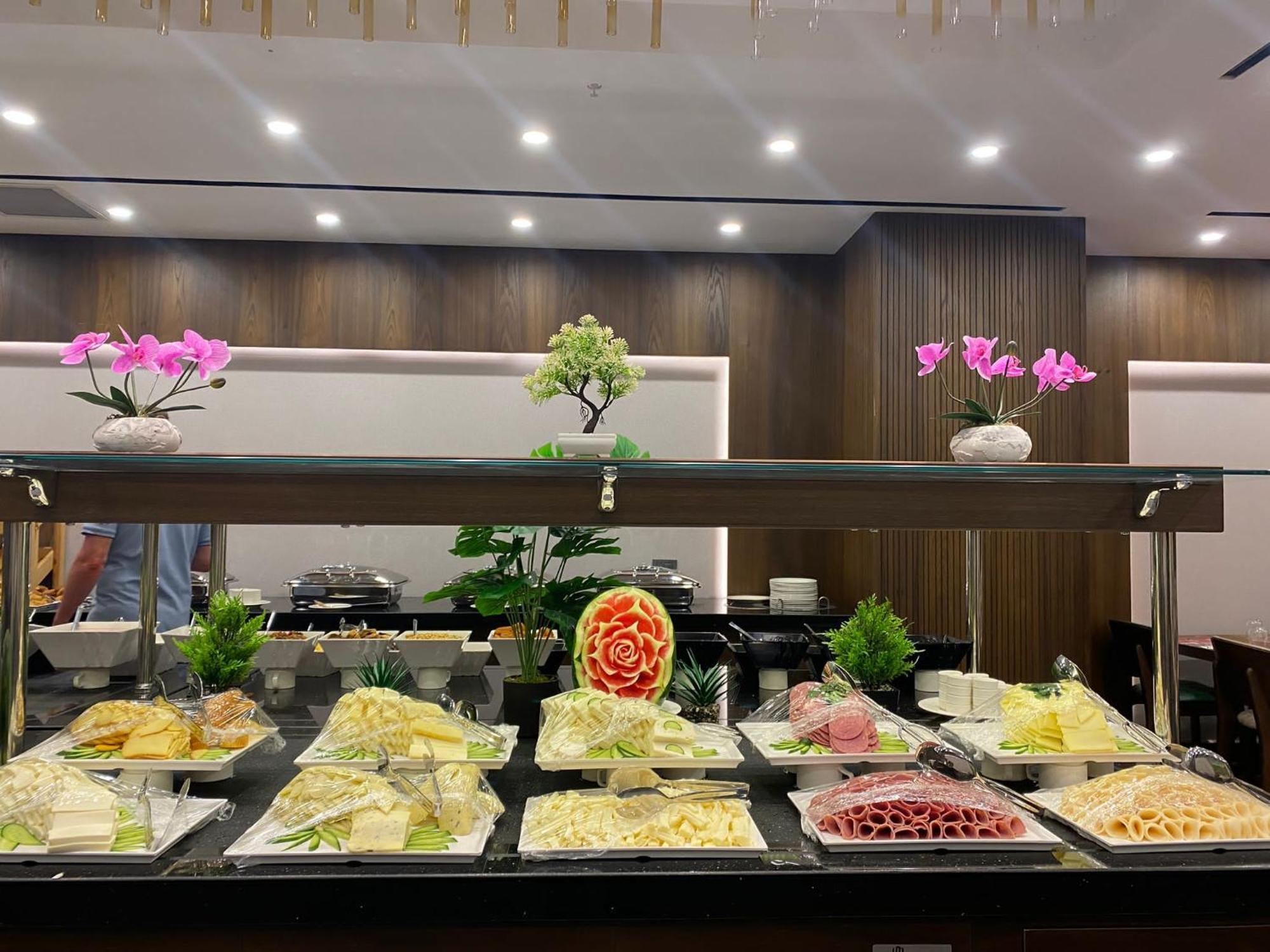 Отель Ramada By Wyndham Istanbul Umraniye Экстерьер фото