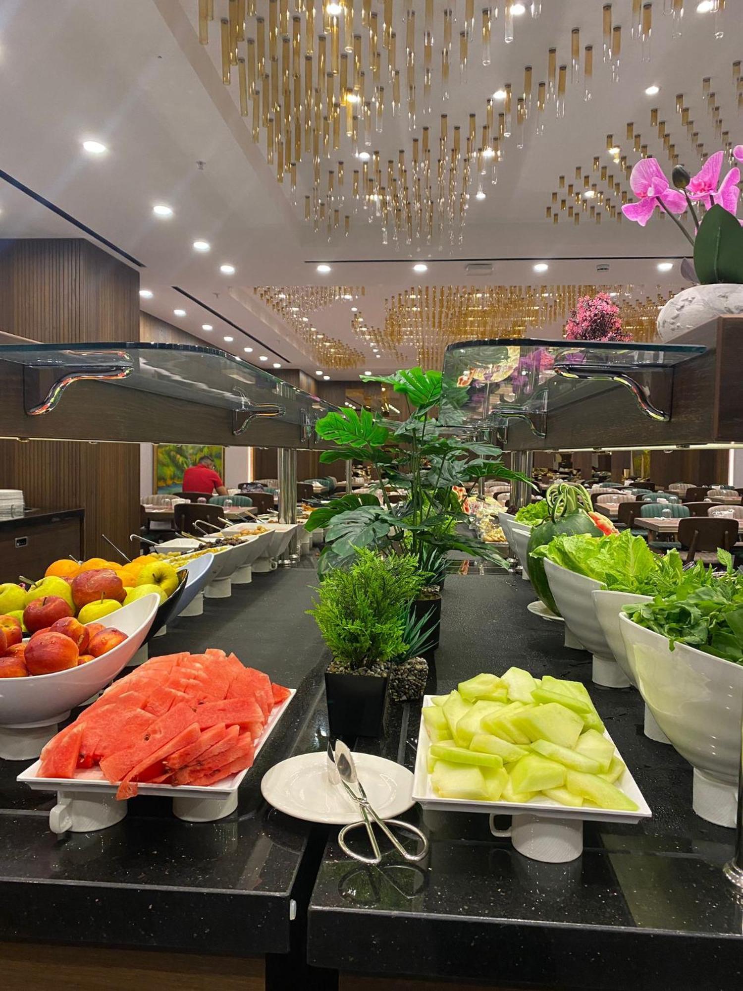 Отель Ramada By Wyndham Istanbul Umraniye Экстерьер фото