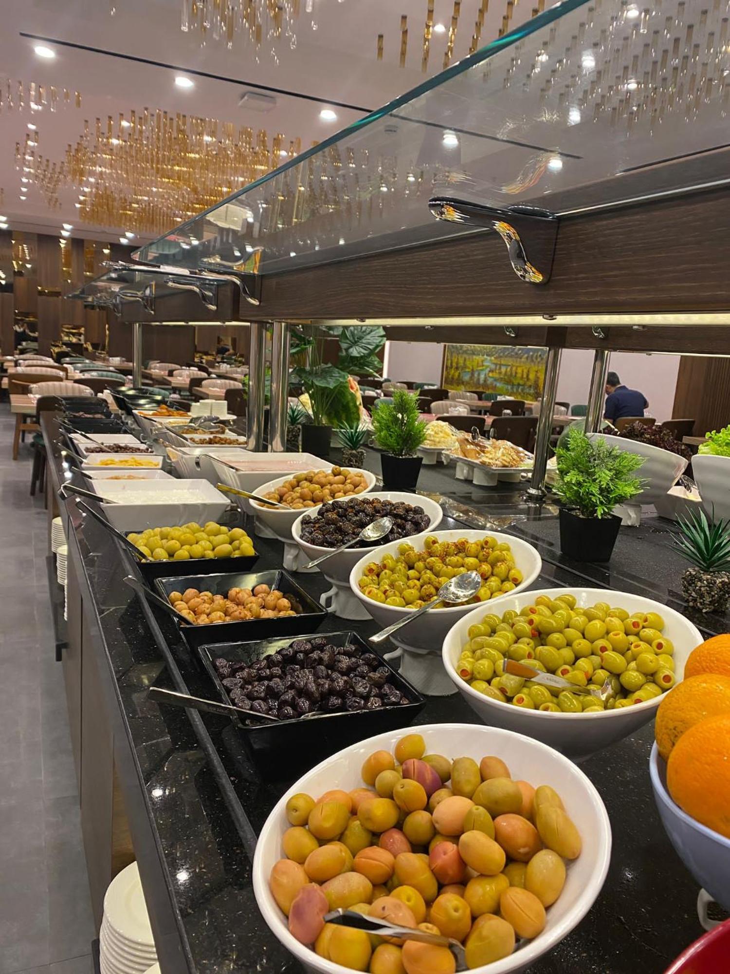 Отель Ramada By Wyndham Istanbul Umraniye Экстерьер фото