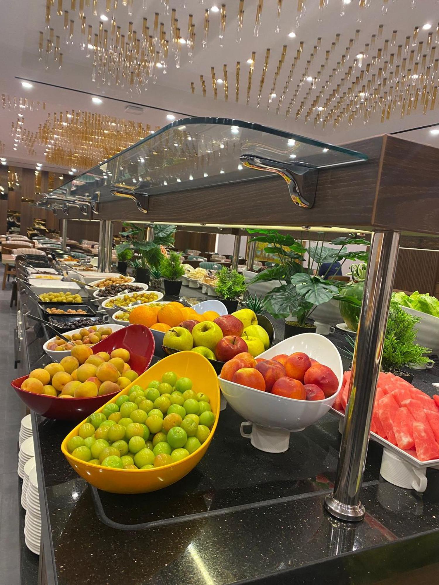 Отель Ramada By Wyndham Istanbul Umraniye Экстерьер фото